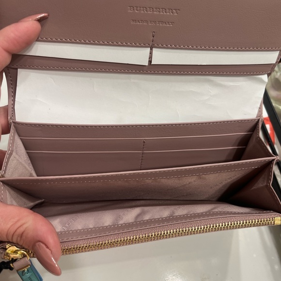 NWT Burberry Pink shimmer wallet - Picture 3 of 4